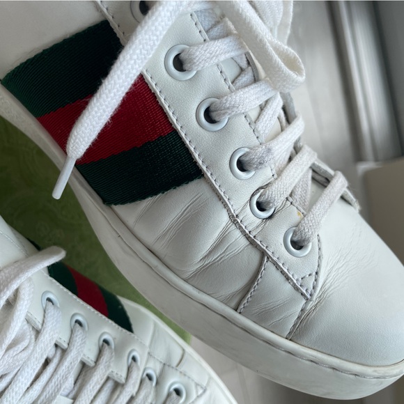 Authentic Gucci Men’s Ace leather runner sneaker - Picture 5 of 10